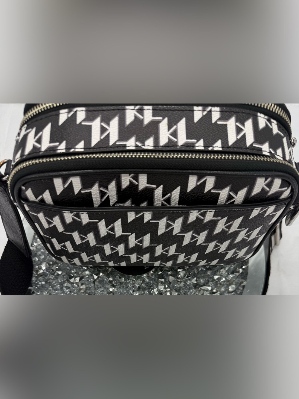 Karl Lagerfeld Paris Maybelle camera crossbody bag, - Picture 3 of 3